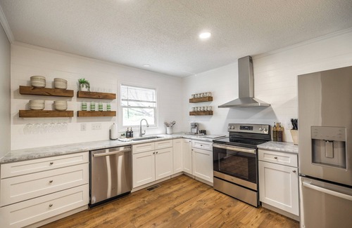 Hendersonville House | Large 5-bedroom mountain home with a game room and hot tub, close to everything!