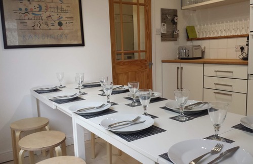 Grangetown House | Large 6 double bedroom , City centre,Edwardian Townhouse.