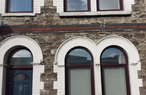 Grangetown House | Large 6 double bedroom , City centre,Edwardian Townhouse.