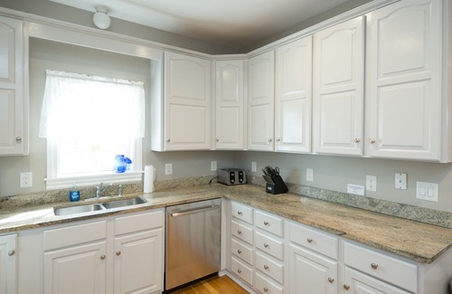 Middletown House | Large 7 Bedroom Home near Newport and beaches. A complete renew winter 2025.