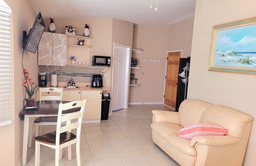 Southgate Apartment | Large and bright studio in the middle of Sarasota