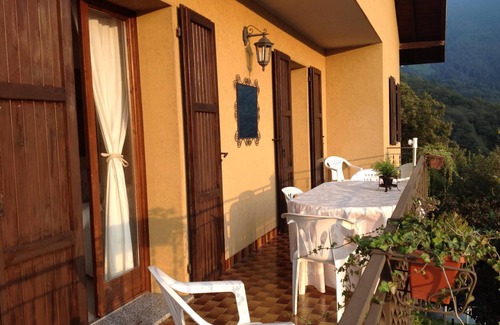 Pisogne House | Large and cozy dwelling surrounded by greenery, ideal for groups.