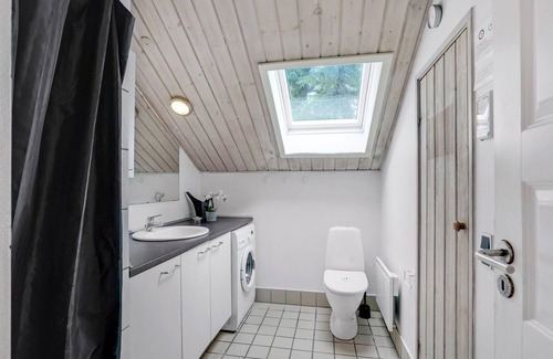 Jegum House | Large and spacious pool house with spa and access to sauna.