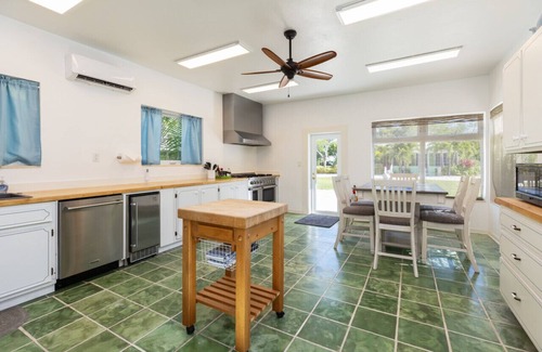 Islamorada House | Large bay-front home with dockage, pool and beach in the heart of Islamorada