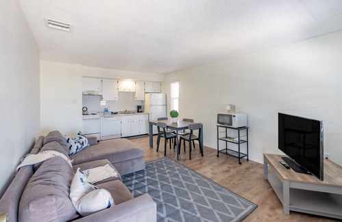 North End Apartment | Large Beach Block 2 Bedroom 1 Bath Apartment