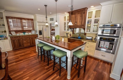 Admiral Estates House | LARGE BEACH FRONT HOME WITH POOL
