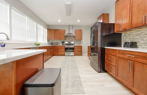 Montgomery House | Large Beautiful Home with Fiber Optic WI-FI -Close to DT- RTJ Golf- Maxwell AFB
