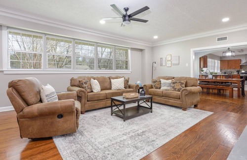 Montgomery House | Large Beautiful Home with Fiber Optic WI-FI -Close to DT- RTJ Golf- Maxwell AFB