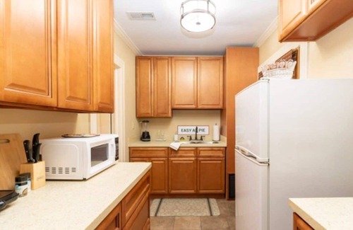 Columbus House | Large BnB with Pool! The White House & Cottage