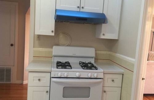 Outer Sunset Apartment | Large Bright 2 Bedroom w L Deck & One Free Parking Near Beach, Golden Gate Park