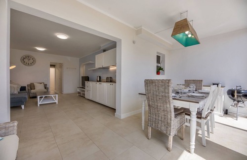 Bahia Calma Apartment | large bright 3 bedrooms 3 bathrooms garden quiet Wi-Fi