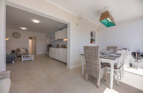 Bahia Calma Apartment | Large, bright and quiet with terrace, 3 bedrooms, 3 bathrooms, wifi.