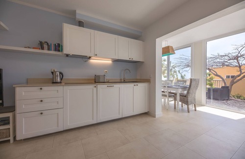 Bahia Calma Apartment | Large, bright and quiet with terrace, 3 bedrooms, 3 bathrooms, wifi.