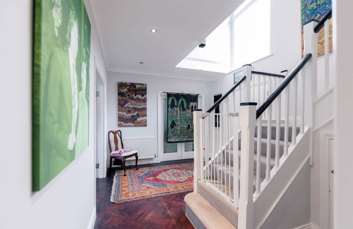 Richmond-upon-Thames House | Large Bright En-Suite Bedroom Overlooking Richmond Park