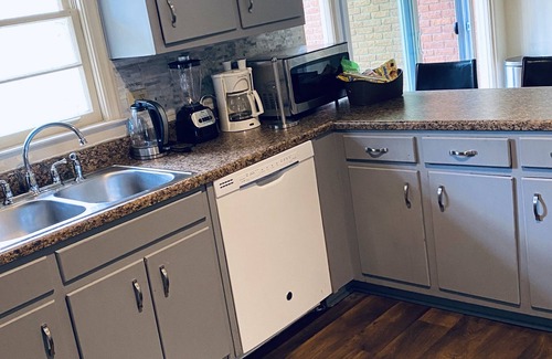 North Buckhead House | Large Buckhead Home 20 people 10 Queens 3 Kitchen WIFI