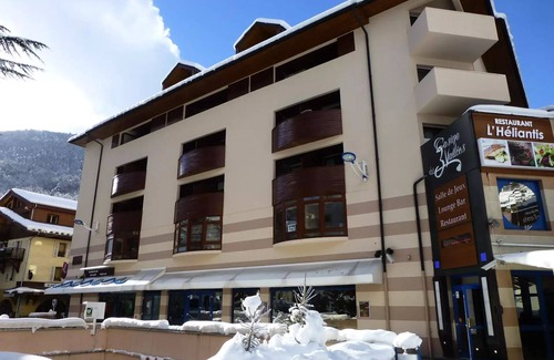 Brides-les-Bains Apartment | Large Cabin - STUDIO WITH BALCONY AND WIFI IN THE BRIDGE CENTRE