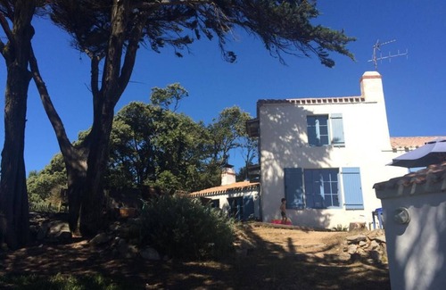 Noirmoutier-en-l'Ile Villa | Large charming house on the beach at Luzéronde