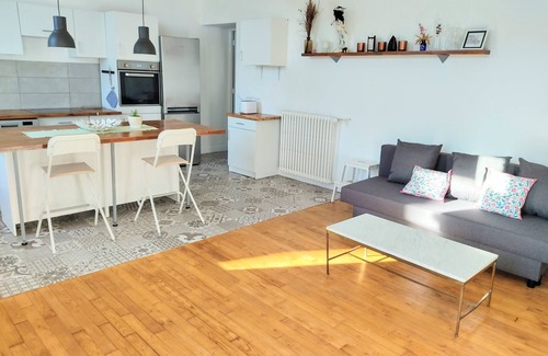 Plomeur House | Large & Charming house/5 mins from beach/6 Bedrooms