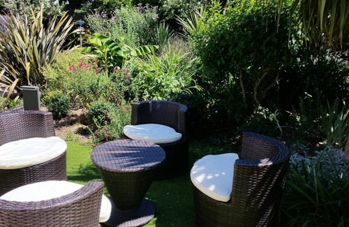 Ploemel House | Large contemporary family home in a quiet and comfortable 10min beaches