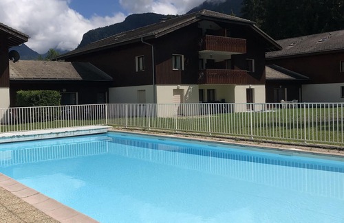 Samoens Apartment | Large, cosy studio with indoor and outdoor pool and bicycles 10 minutes' walk from the village
