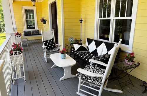 Patrick Henry House | Large Country House Near Monticello, UVA, Wineries