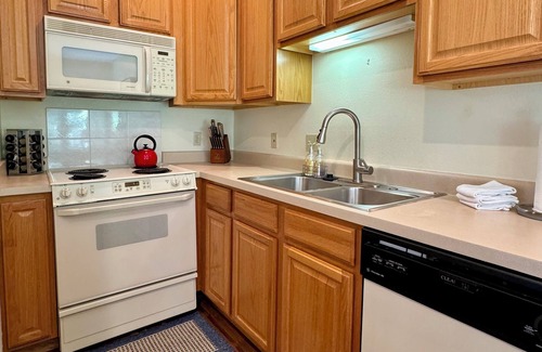 East Village at Copper House | Large Cozy Townhouse Ski-in/Ski-out to Super Bee, Private Washer/Dry & Garage