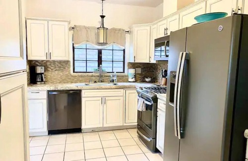 Southeast Carmel House | Large deck, open floor plan, walk to shopping.