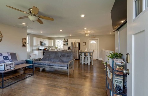Porter Heights House | Large East Nash Home w/6 Beds 10 Mins to Broadway