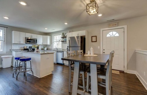 Porter Heights House | Large East Nash Home w/6 Beds 10 Mins to Broadway
