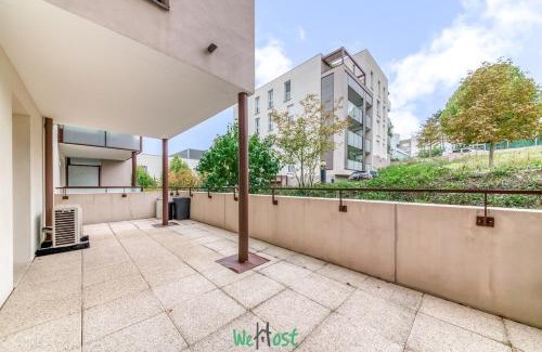 Bron Apartment | Large family apartment with parking in Lyon