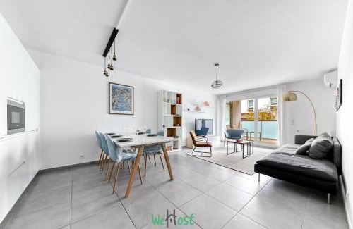Bron Apartment | Large family apartment with parking in Lyon