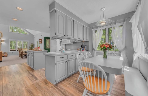 Lake Ariel House | Large Family Friendly House on the Fairway Hideout