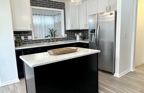 Howell House | Large family home 1 mile off the expressway.