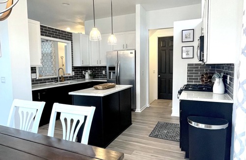 Howell House | Large family home 1 mile off the expressway.