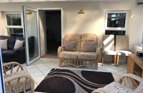Truro House | Large Family House - sleeps 10. Central Location. 15 mins from coast.