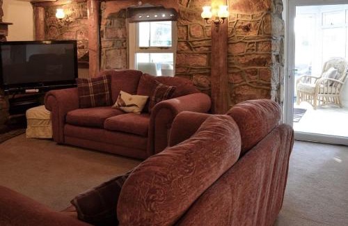 Truro House | Large Family House - sleeps 10. Central Location. 15 mins from coast.