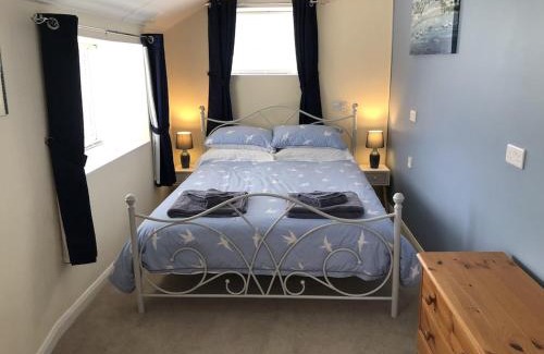 Truro House | Large Family House - sleeps 10. Central Location. 15 mins from coast.