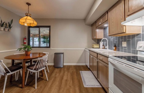 Jacksonville House | Large Family House 15min to Base