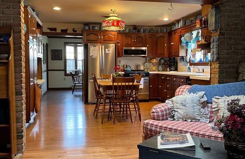 Columbia House | Large Family sized home. Minutes from Lancaster, Hershey, Gettysburg!