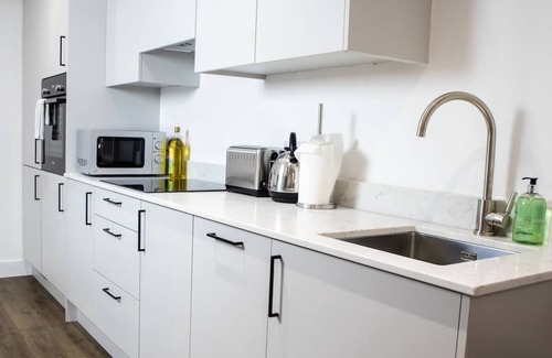 Kemptown Apartment | Large Flat Near Beach, Hospital & Brighton College