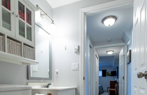 Regional District of Nanaimo Apartment | Large Floor level, Parksville Vacation Home Sleeps 7, Lots of free Parking,