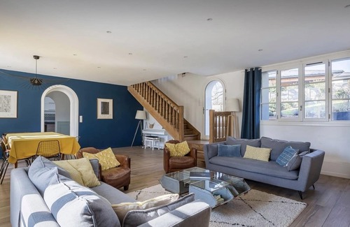 Saint-Genis-les-Ollieres House | Large family home with swimming pool