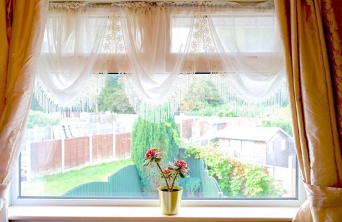 Smethwick House | ★ Large Gated Home ★ Extension Added ★ City Links!