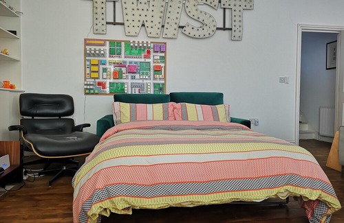Cliftonville House | ☆ Large Group Getaway ☆ 2mins to sea ☆ Sleeps10+ Preview listing