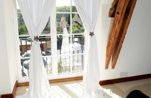 Desertines House | Large Holiday Home - 5 big bedrooms | Heated Indoor pool | Games room | no pets