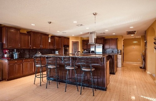 Sunrise Manor House | LARGE HOME/24MIN TO STRIP/KING BEDS/POOL/HIKINGTRAILS/CITY&MOUNTAIN VIEWS