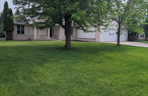 Appleton House | LARGE HOME 30 mi TO LAMBEAU FIELD GREEN BAY AND ONLY 25 mi to EAA OSHKOSH
