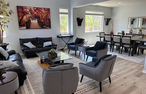 Eastvale House | Large home centrally located with easy access to OC and 91/71/15/60 freeways.