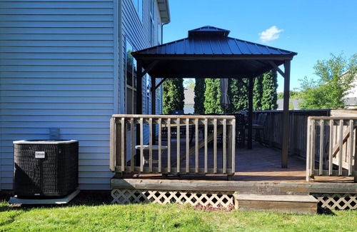 Algonquin House | Large Home for Rent - Beats 2 Hotel Rooms!