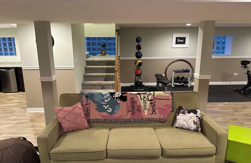 South Shore House | Large Home, Full in-home Gym, washer/dryer, flat Screen TVs, WiFi, and MORE!